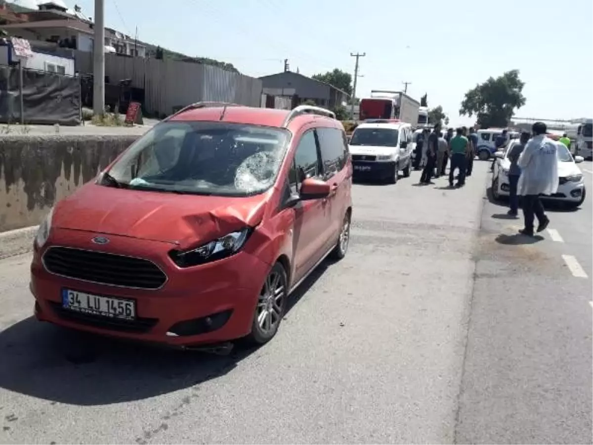 Denetimde hafif ticari aracın çarptığı trafik polisi yaralandı