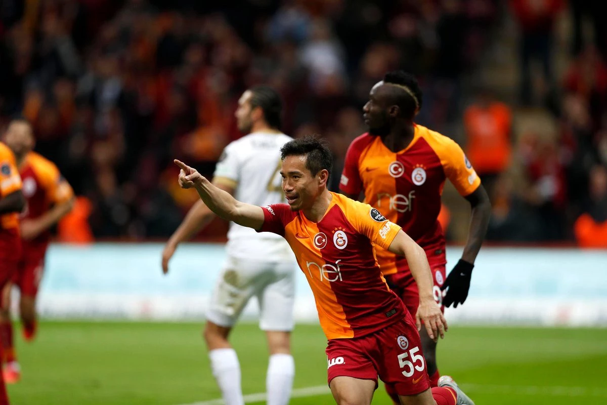Galatasaray\'la sözleşmesi sona erecek olan Nagatomo\'ya Al Nasr talip oldu