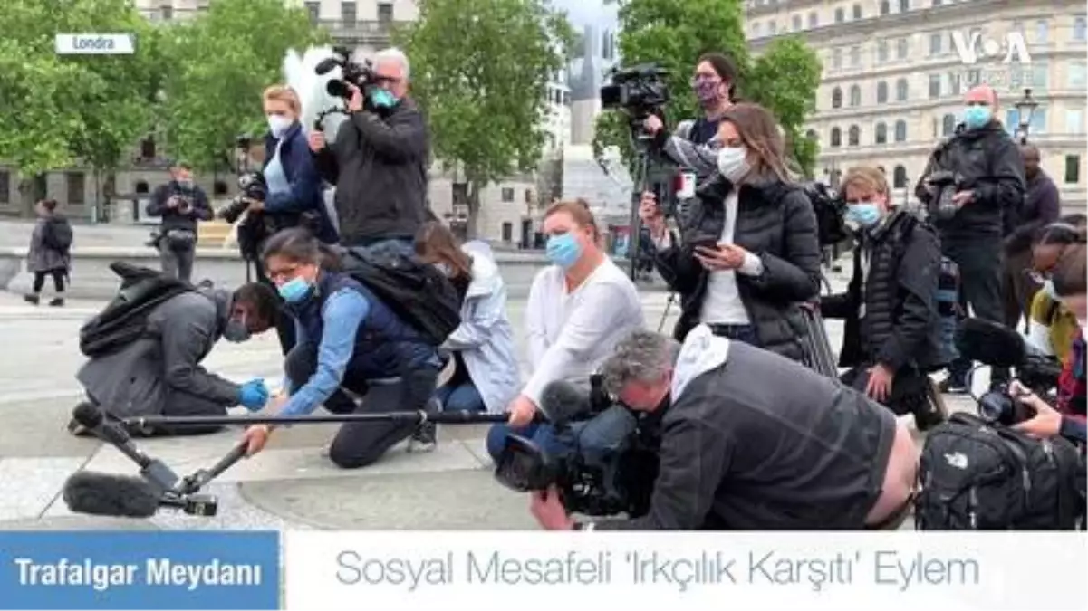 İngiltere\'de Sosyal Mesafeli Protesto