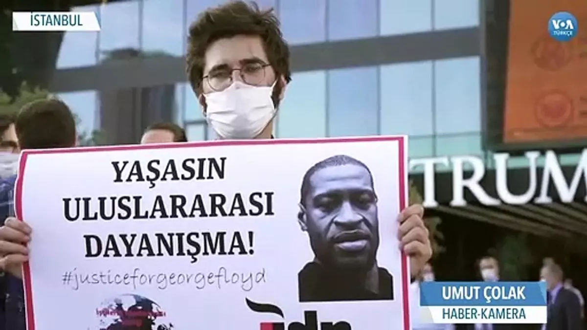 İstanbul\'da Floyd İçin Trump Towers Önünde Protesto