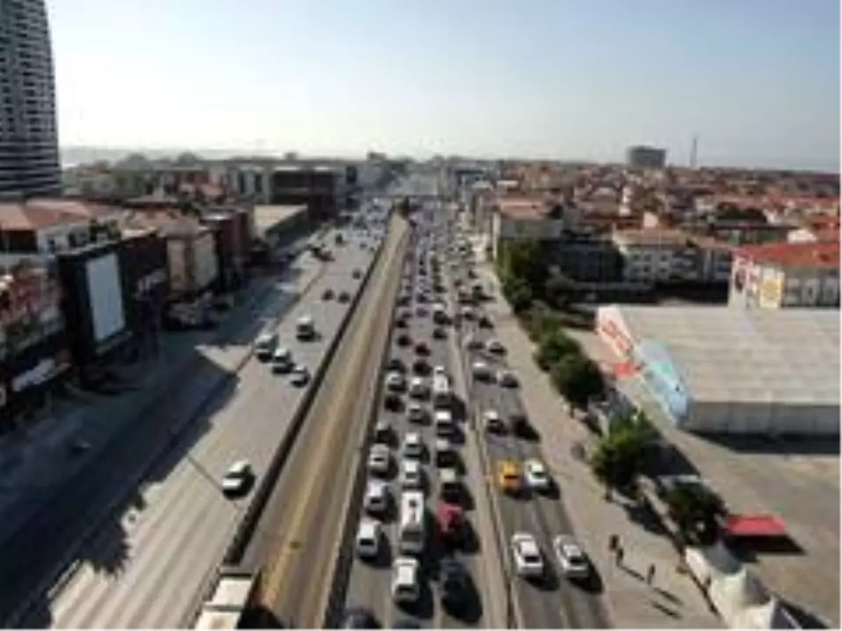 İstanbul\'da trafik yoğunluğu havadan görüntülendi