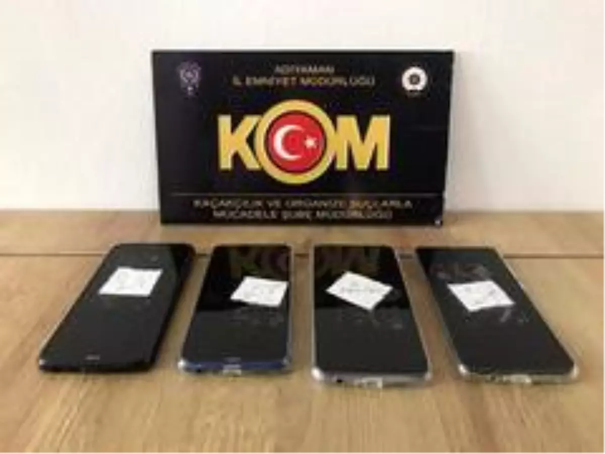 Kaçak cep telefonları ve nargile tütünü ele geçirildi