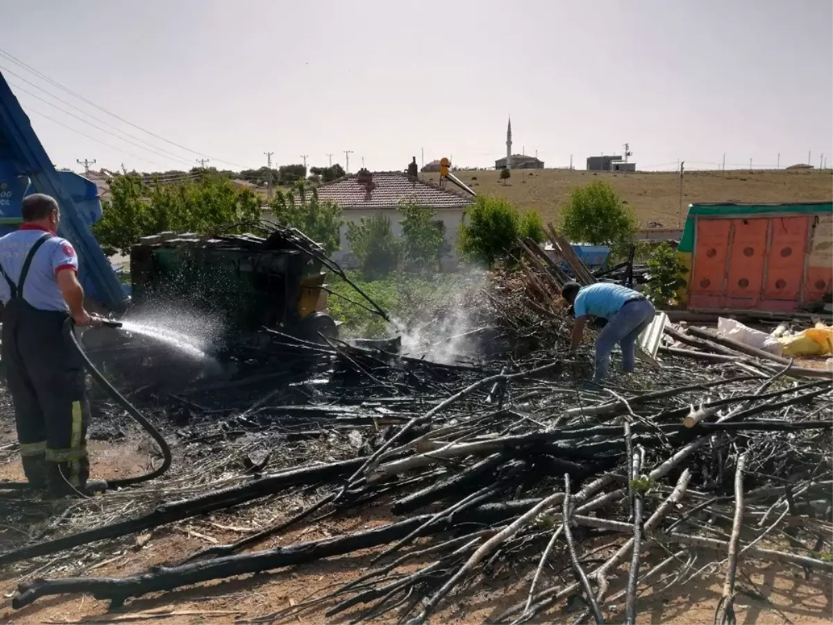 Karaman\'da bahçede bulunan odunlar tutuşarak yandı