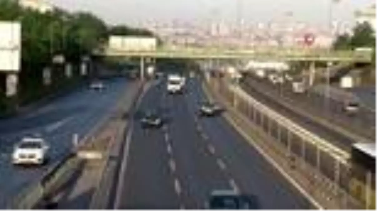 Son dakika! Yeni Normalin ikinci haftasında İstanbul\'daki trafik yoğunluğu yüzde 27 \'ye ulaştı