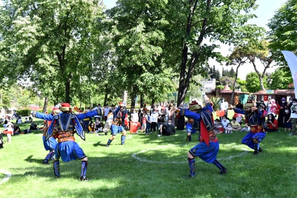 Atatürk parkında gençler doyasıya eğlendi