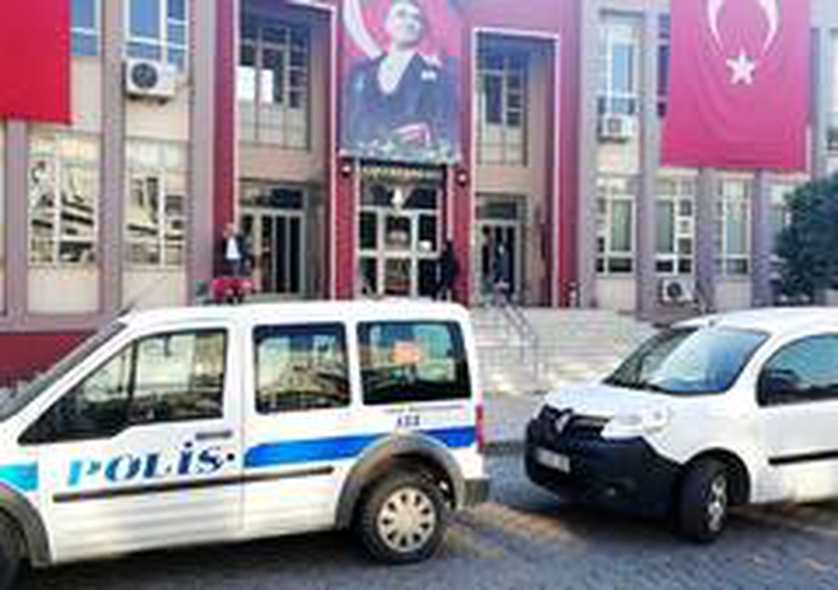 Aydın\'da sahte kimlikler ile kredi kartı çıkaran şebekeye operasyon düzenlendi