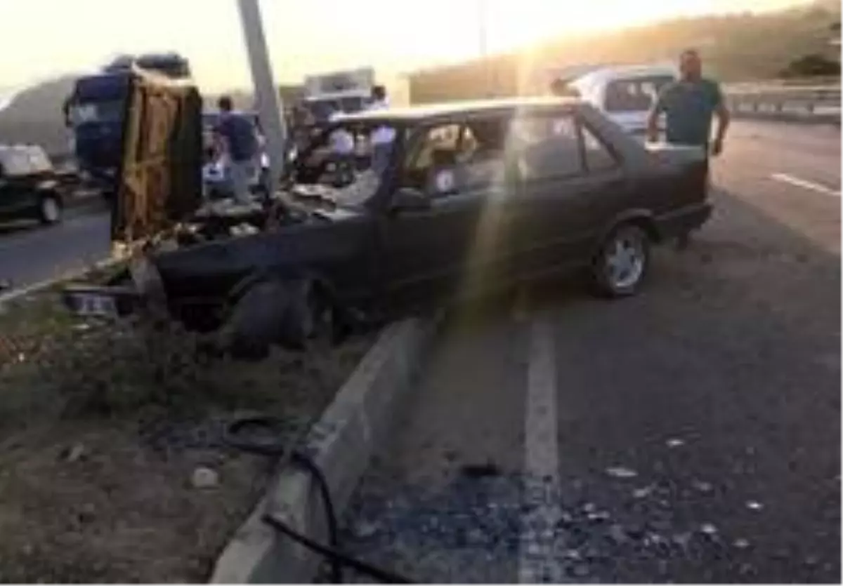 Son dakika haberleri | Elektrik direğine çarpan TOFAŞ otomobil kullanılamaz hale geldi