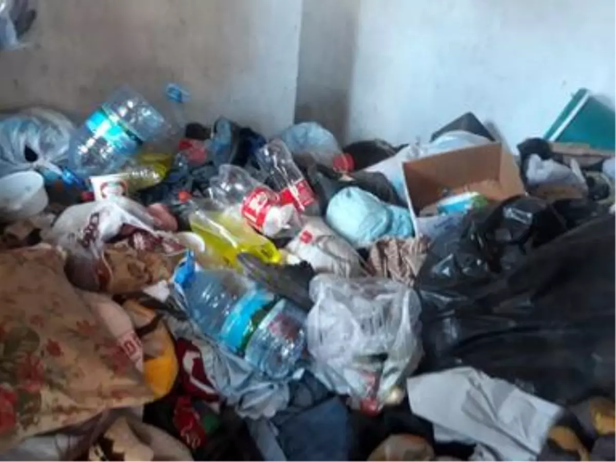 Zabıtalar gözlerine inanamadı! 30 metrekarelik evden 15 ton çöp çıktı