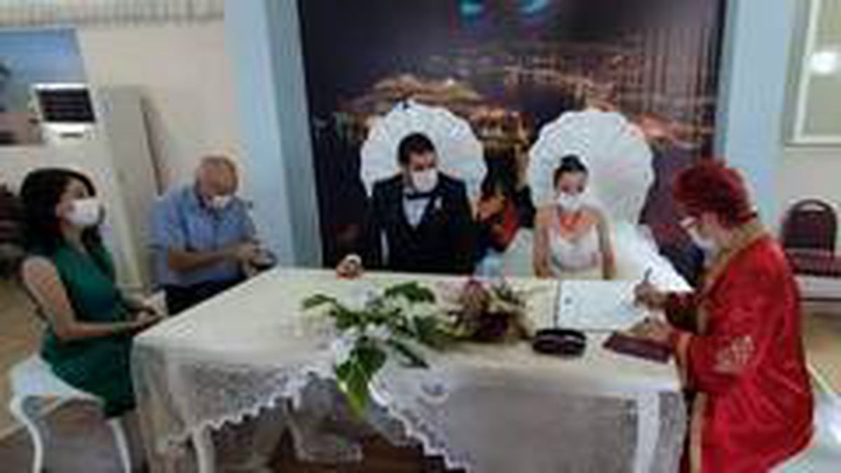 Pandemi sürecinde Kuşadası\'nda 126 nikah kıyıldı