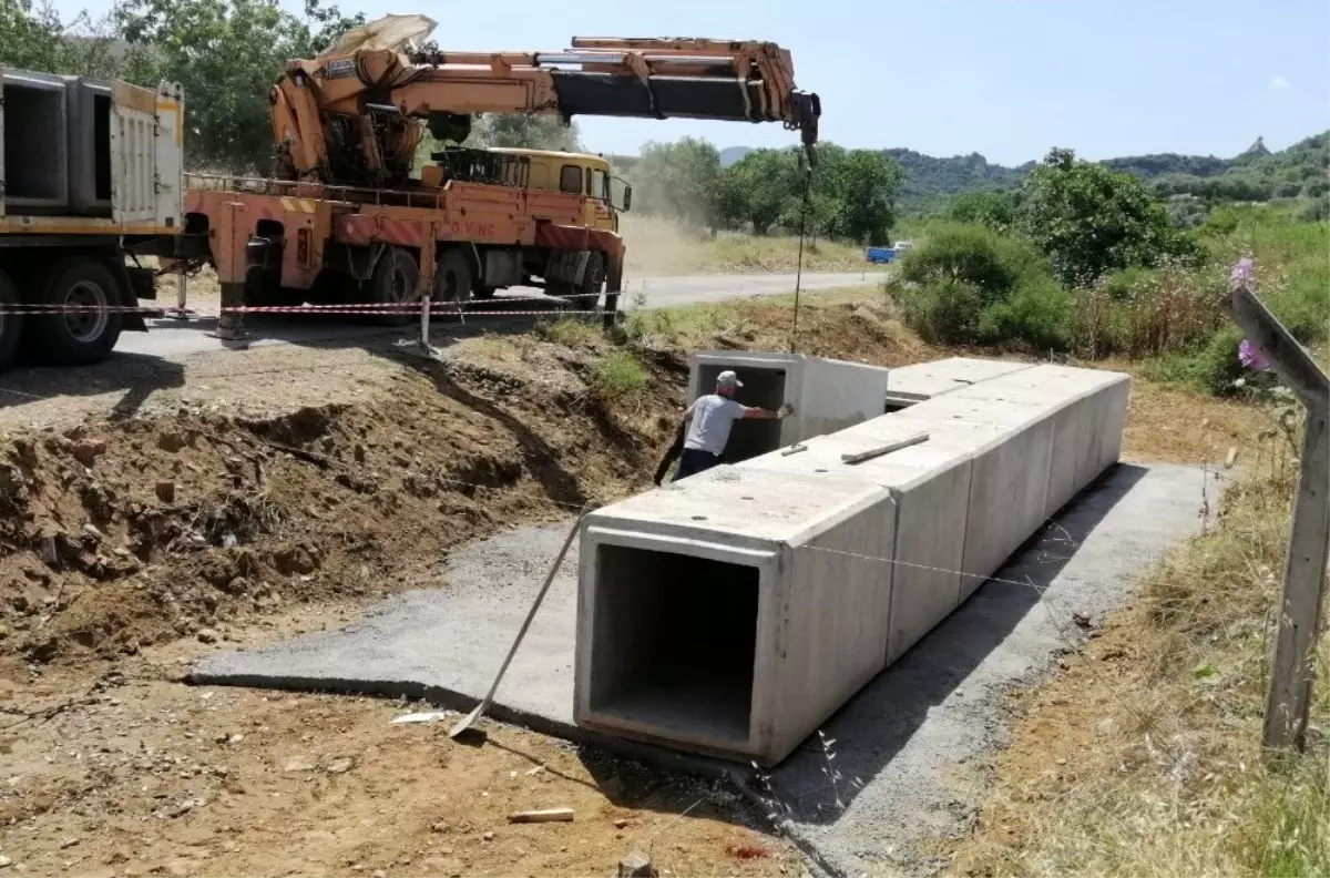 Bağlantı yolunda menfez ve yol çalışmalarına başlandı