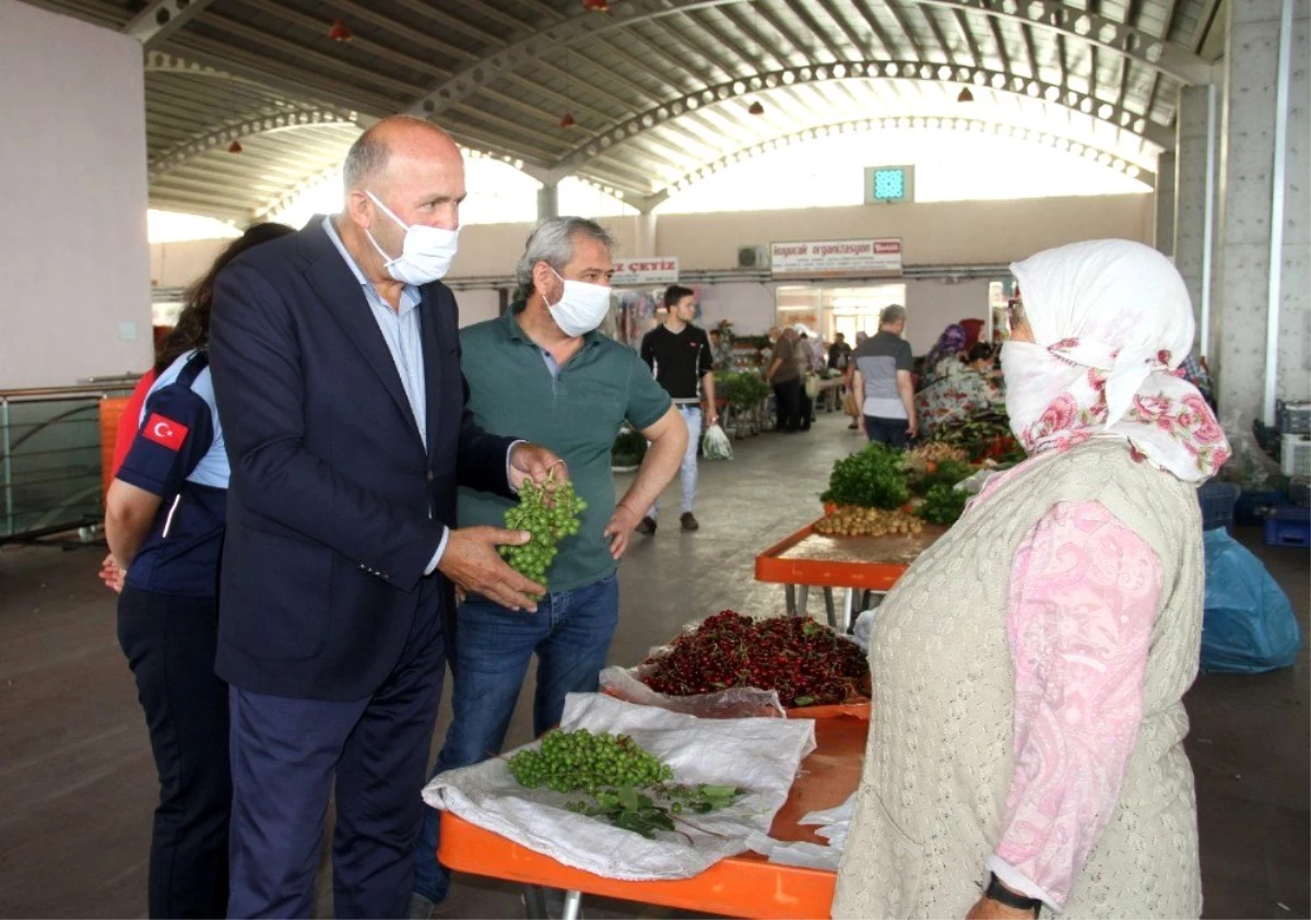 Başkan Ertürk, üretici köylü pazarını ziyaret etti