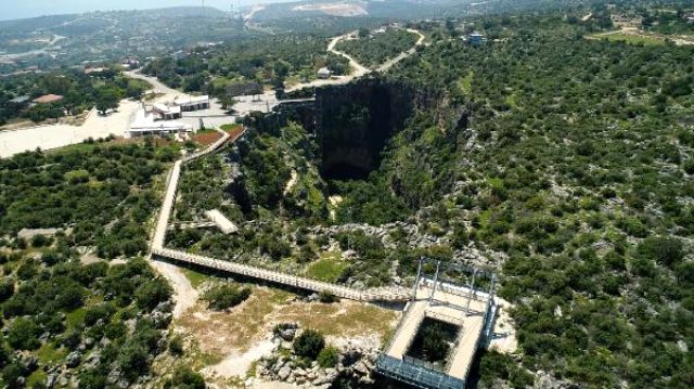 Cennet mağarasına inen asansör tartışmaya neden oldu