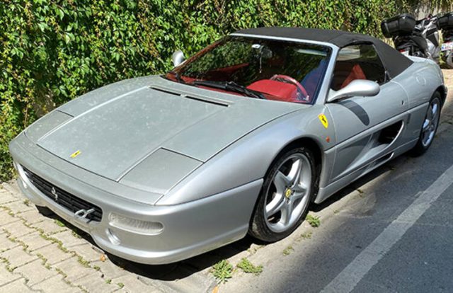 Ferrari'sine alıcı bulamayan Kıvanç Tatlıtuğ'dan flaş hamle