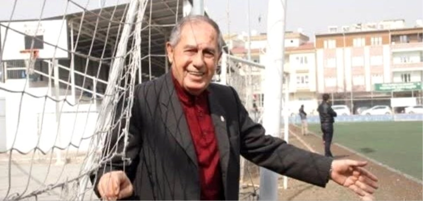 Gaziantepspor ve Galatasaray\'ın efsanesi Talat Özkarslı hayatını kaybetti