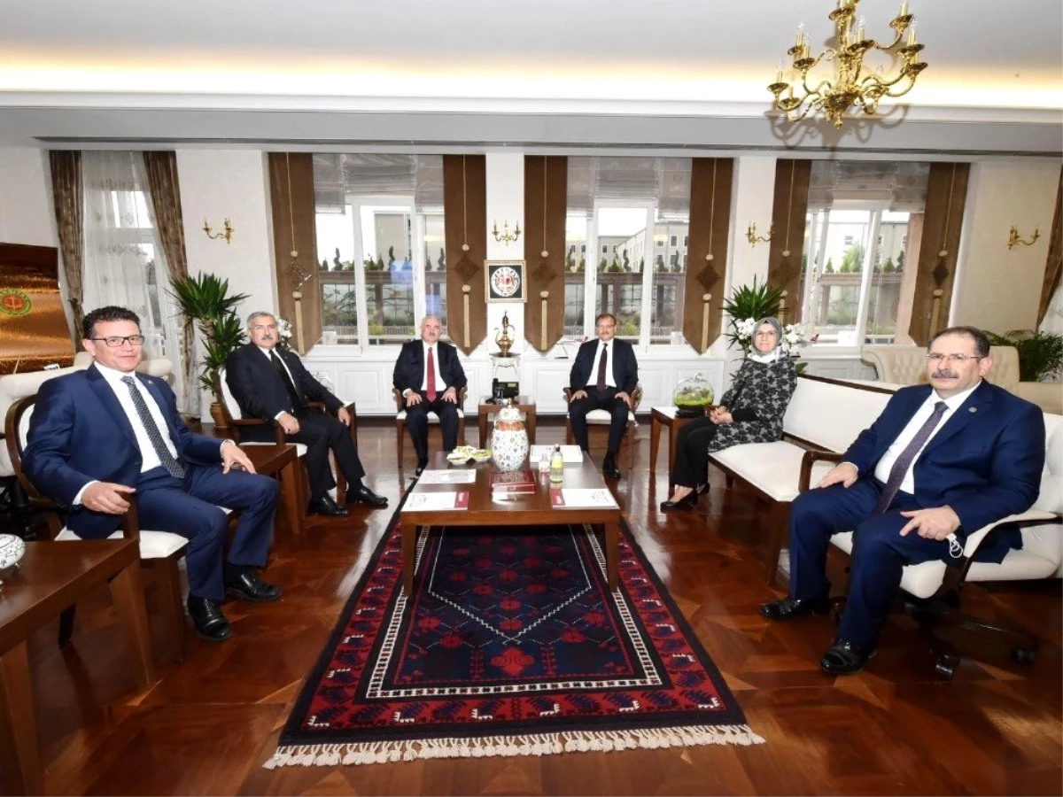 Hakan Çavuşoğlu, Yargıtay Başkanı Akarca\'yı ziyaret etti