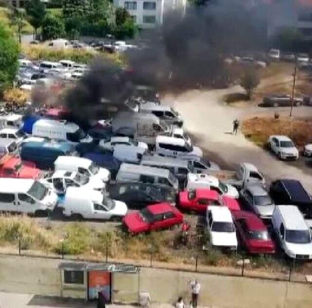 Kartal'da otoparkta çok sayıda araç ve motosiklet alev alev yandı