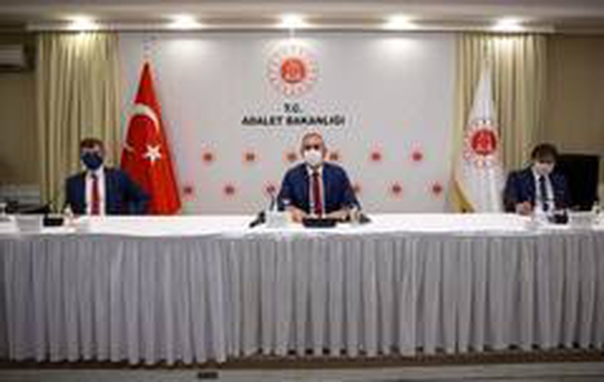 "Savunma mesleğinin güçlenmesi yargıya, adalete olan güveni artıran temel unsurlardan biridir"