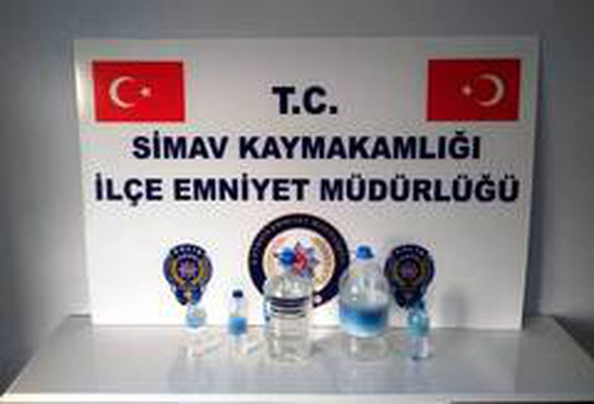 Simav\'da 11,5 litre sahte içki ele geçirildi