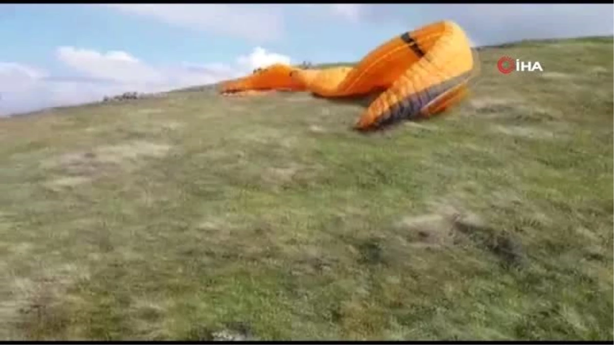 Sis Dağı\'ndan yamaç paraşütüyle 45 km mesafedeki Beşikdüzü ilçesine uçtu
