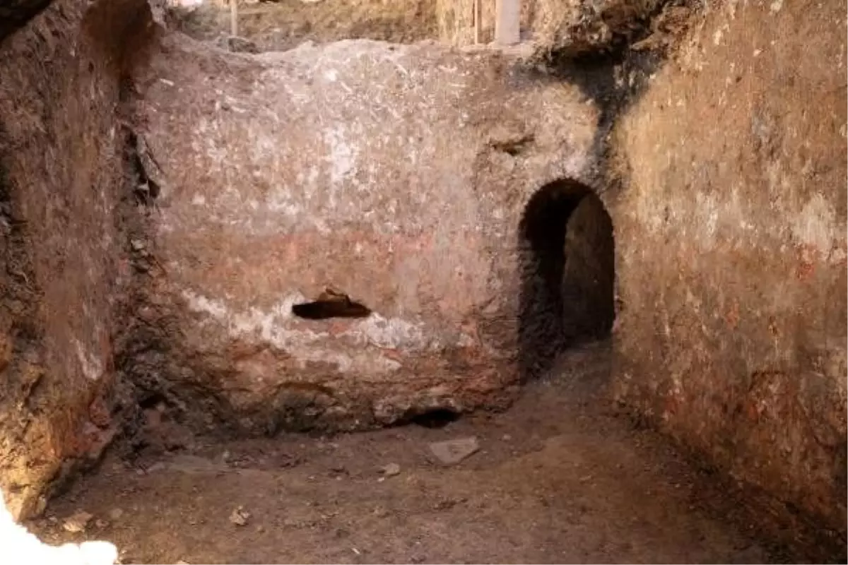 Tarihi hamamın altından başka bir hamam çıktı