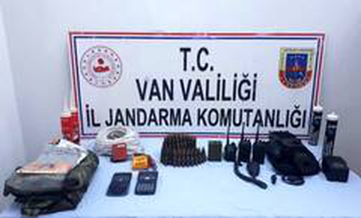 Van\'da C4 patlayıcı, el bombası ve mühimmat ele geçirildi