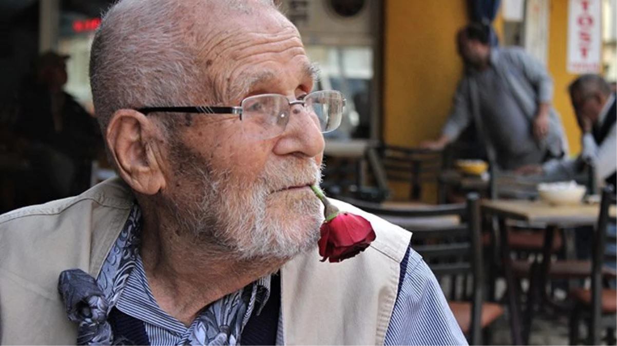 89 yaşındaki Gül Dede, koronavirüse meydan okuyor