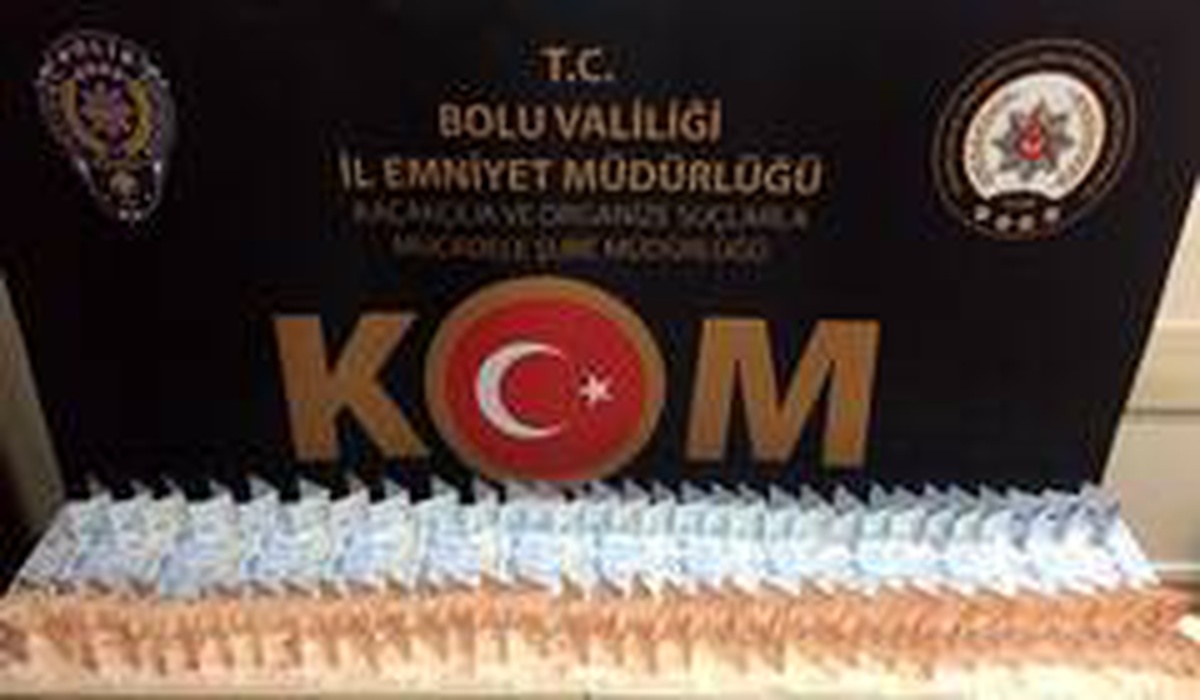 Bolu\'da para bozdurma yöntemiyle piyasaya sahte para süren 3 kişi gözaltına alındı
