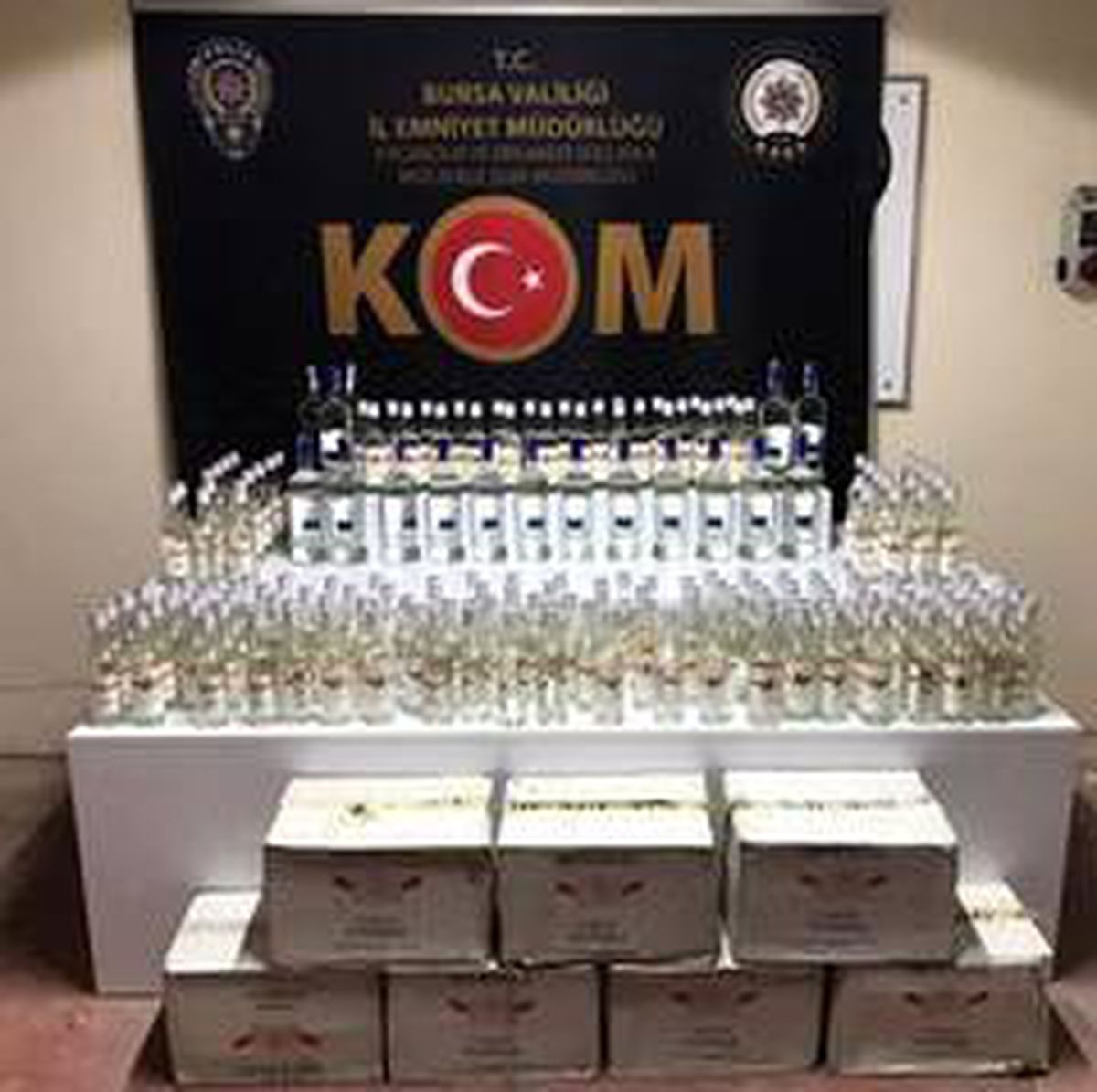 Bursa\'da sigara imalathanesi ve kaçak içki depolarına baskın