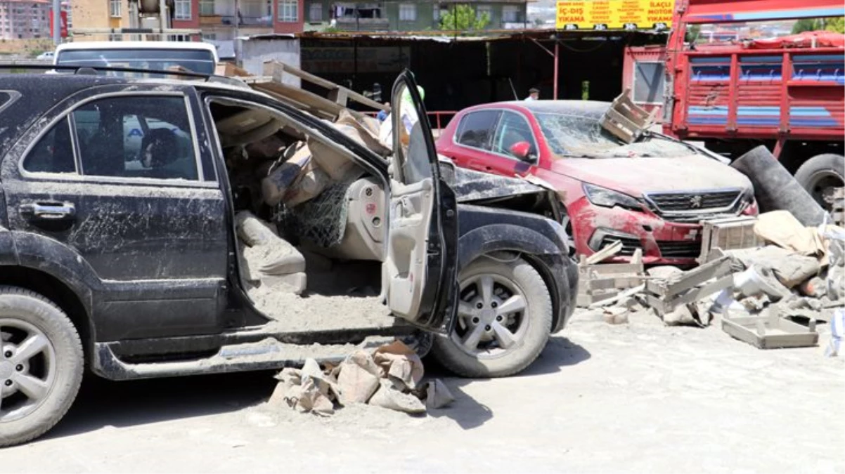 Freni boşalan kamyonun bilançosu ağır oldu: 1 ölü, 3 yaralı