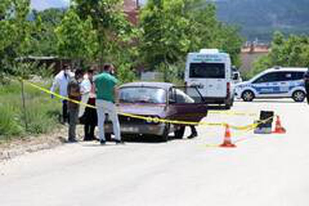 Son dakika! Isparta\'da park halindeki araçta 1 kişi ölü olarak bulundu