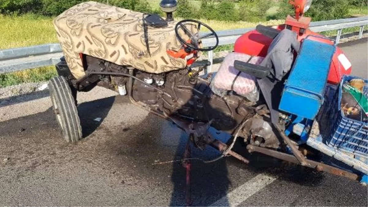 Sivas\'ta otomobil ile traktör çarpıştı: 1 ölü, 4 yaralı