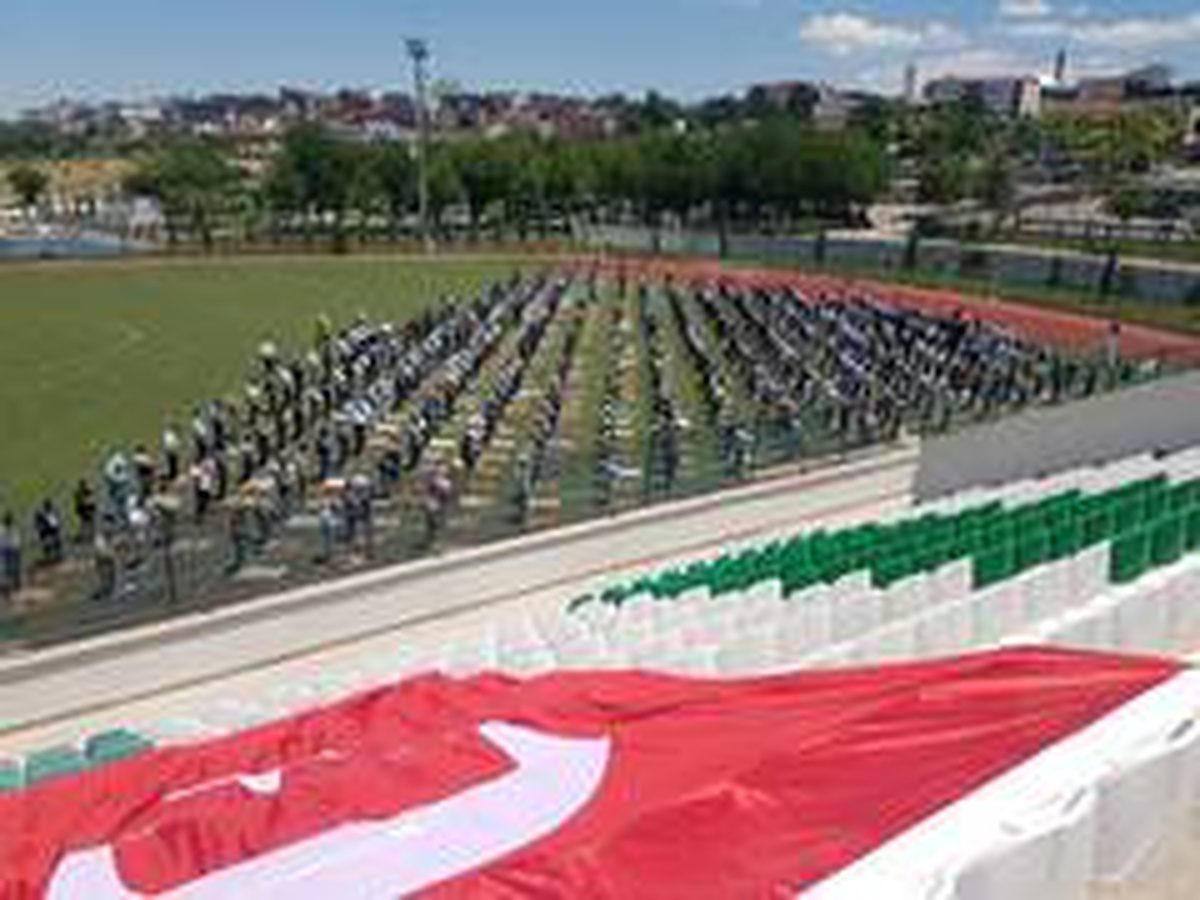 65 yaş ve üstü vatandaşlar cuma namazını cemaatle kıldı