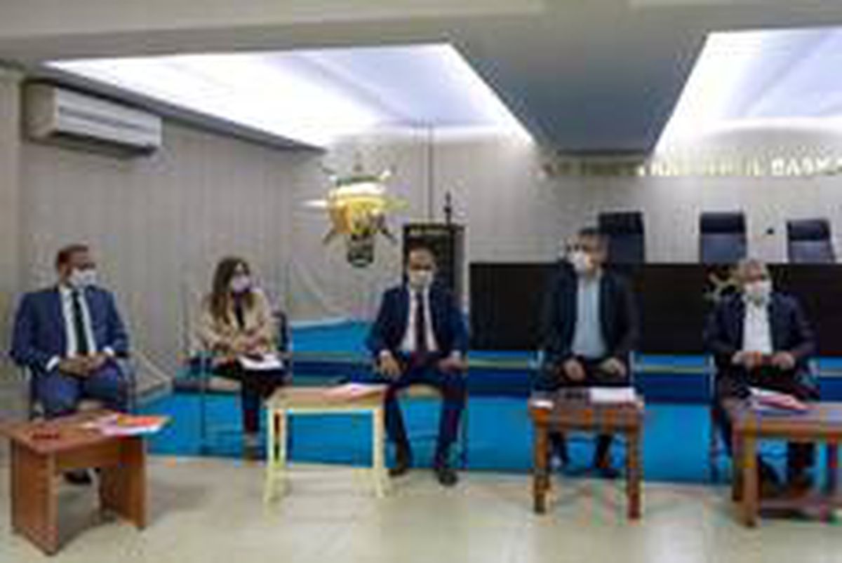 AK Parti\'de ilçe başkanları ile istişare toplantısı
