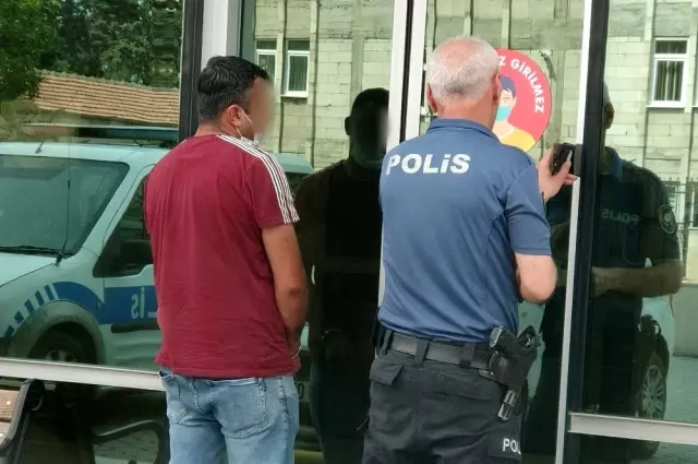 Kendisini hastaneye götüren sağlık personelini ambulans içinde taciz etti