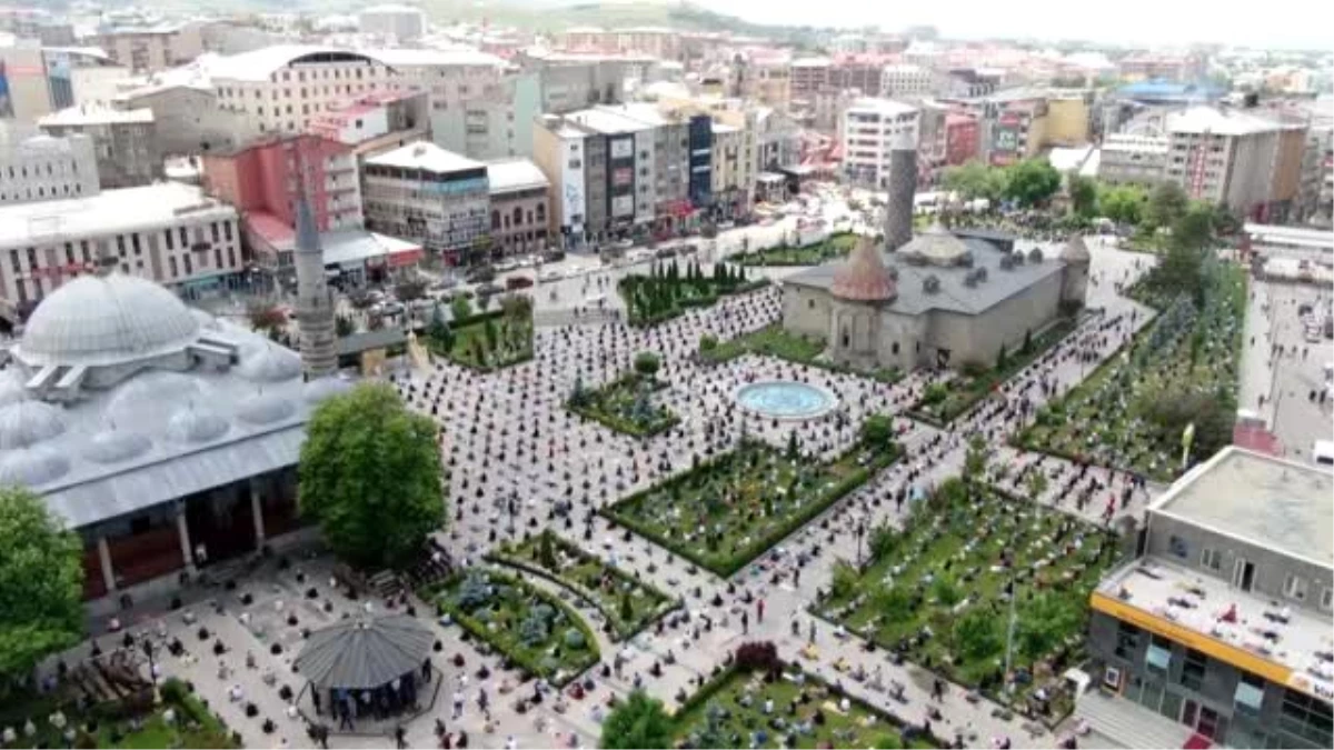 Doğu Anadolu\'da cuma namazı salgın sonrası üçüncü kez kılındı