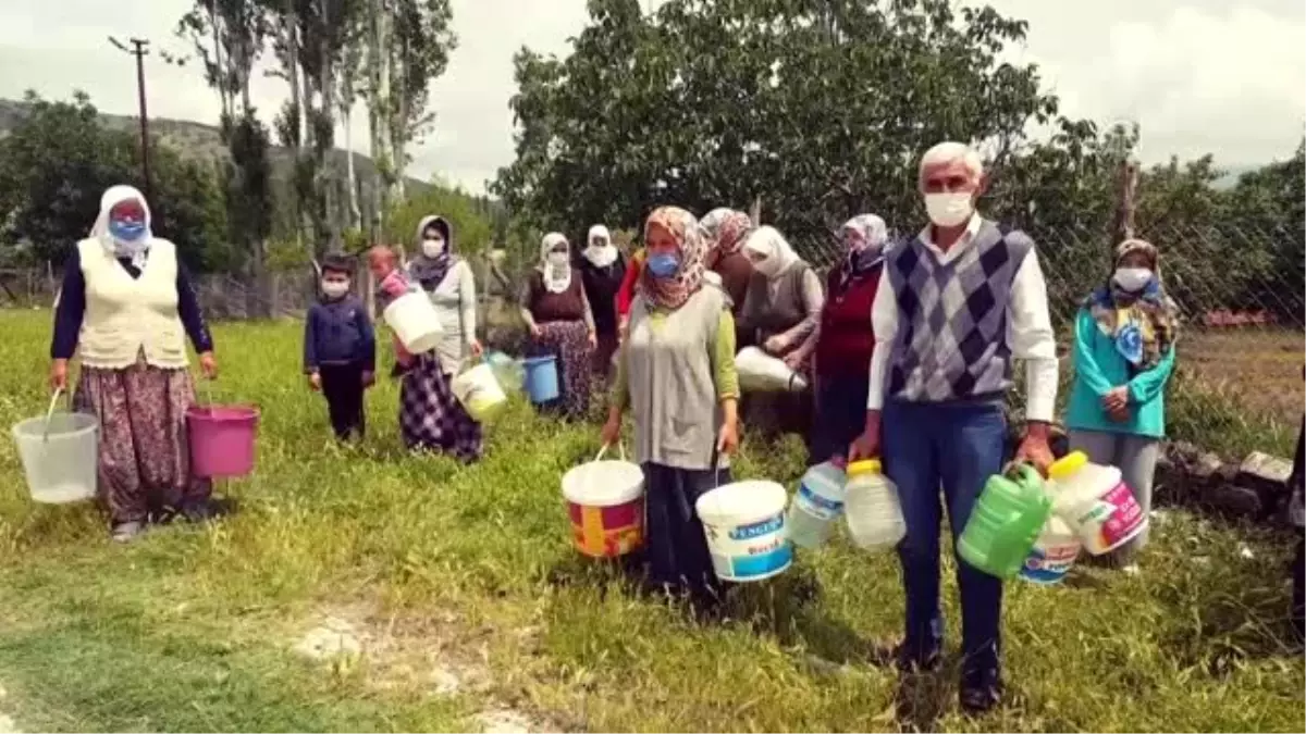 Mahalle sakinlerinden "sularının akmadığı" iddiasıyla oturma eylemi