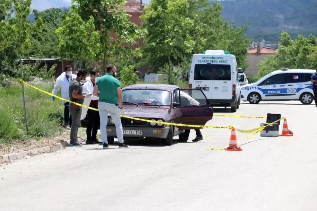 Otomobilde ölü olarak bulunan kişi ensesinden vurularak öldürülmüş