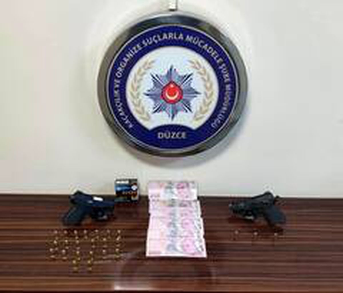 Sahte parayla alışverişe 2 gözaltı