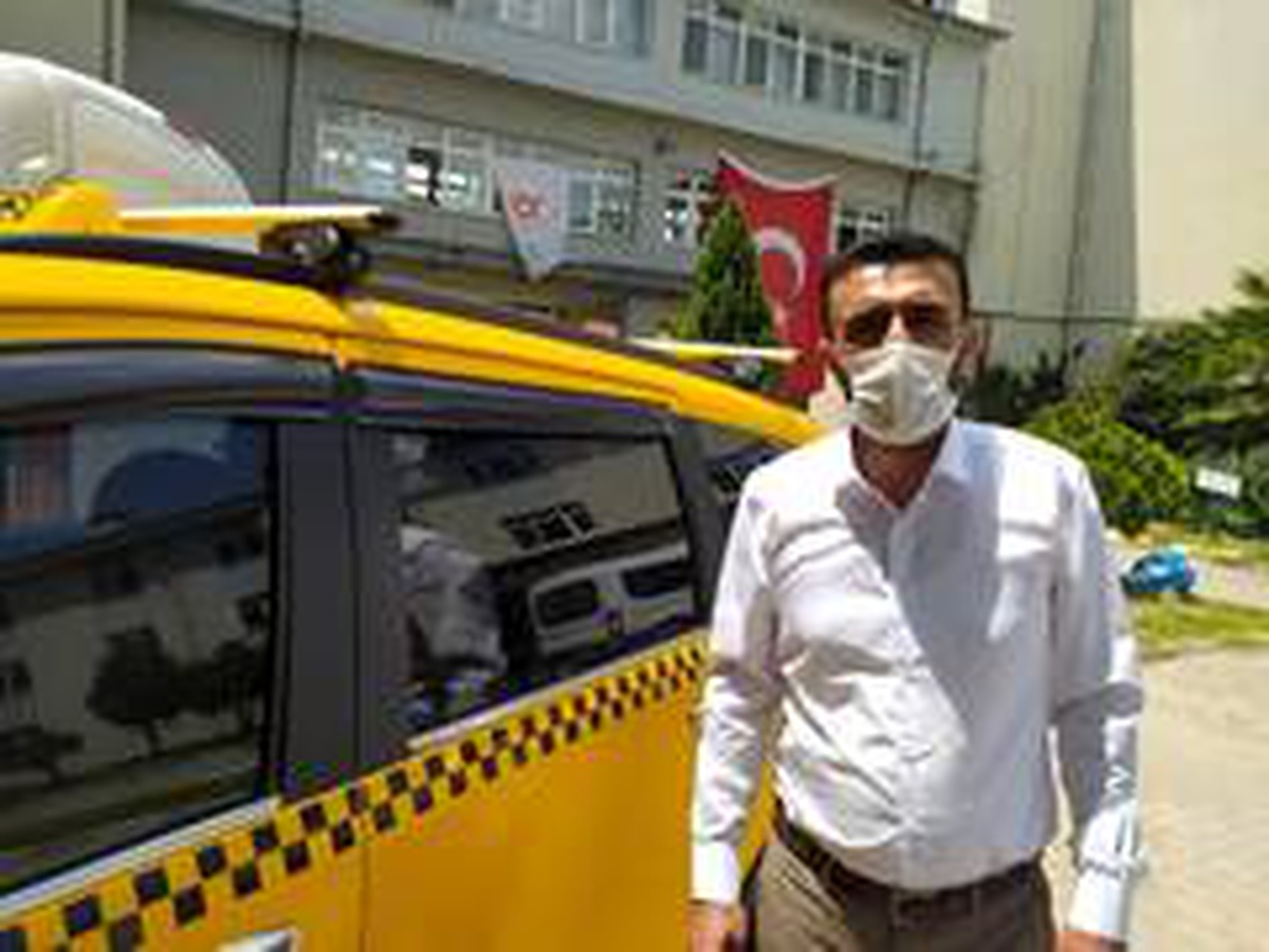 Taksiciden örnek davranış: \'Sağlıkçıları ücretsiz taşıyor\'