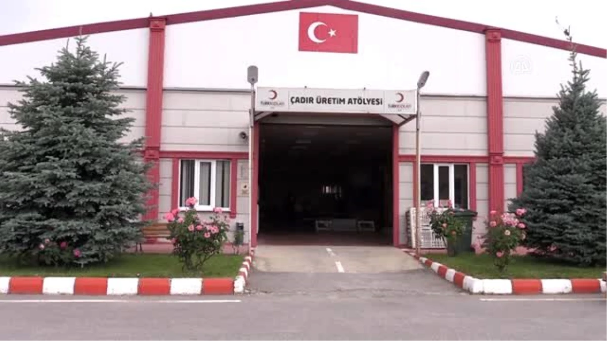 Türk Kızılay çadır üretimini salgın döneminde de sürdürüyor
