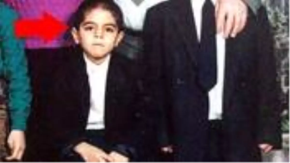Ünlü şef Özgür Gökçe, abisi Nusret Gökçe\'yle çekilen çocukluk fotoğrafını paylaştı