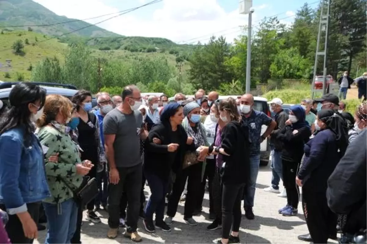 Son Dakika: Fransa\'da havuzda ölü bulunan anne ve 2 çocuğu Tunceli\'de toprağa verildi