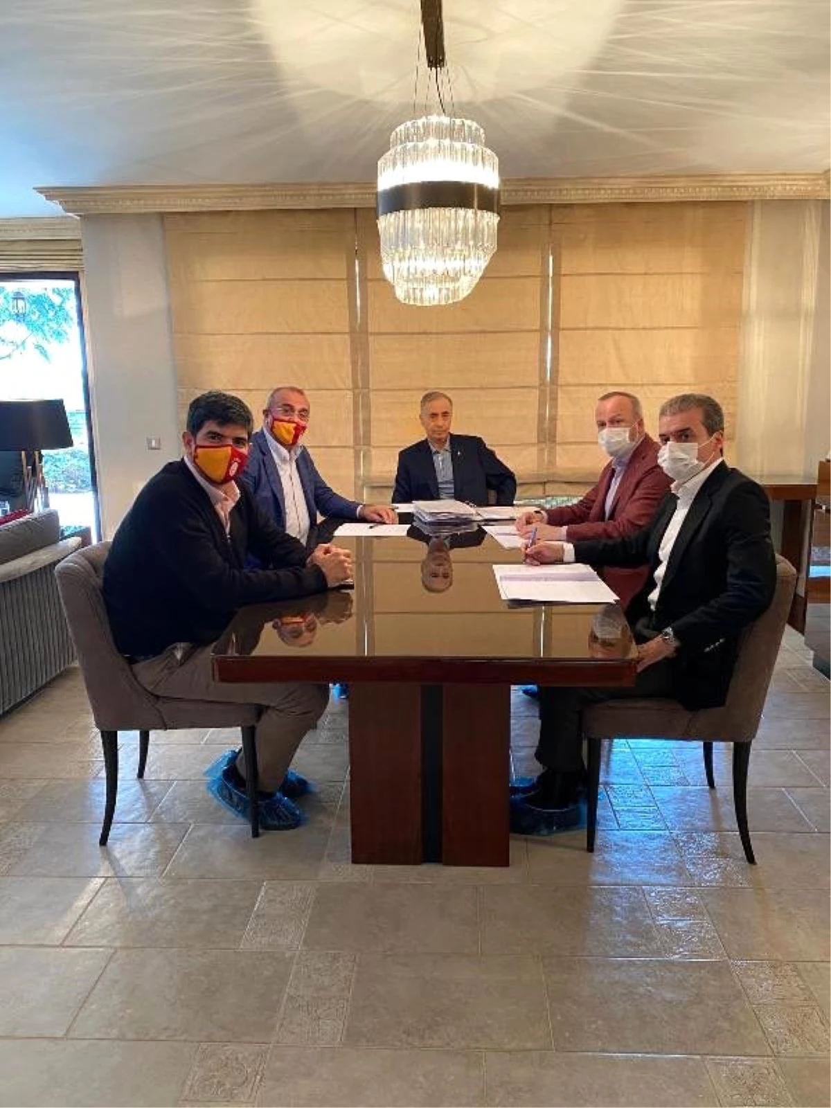 Galatasaray\'da yöneticilerden Başkan Mustafa Cengiz\'e ziyaret