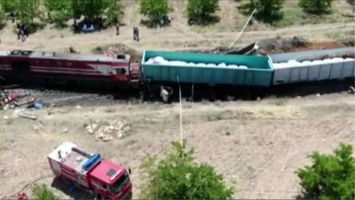 İki yük treni çarpışması - Enkazın havadan görüntüsü