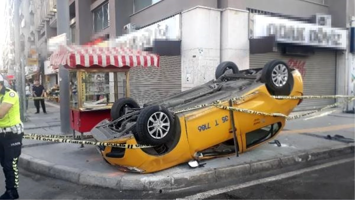 İzmir\'de taksiler çarpıştı: 2 yaralı