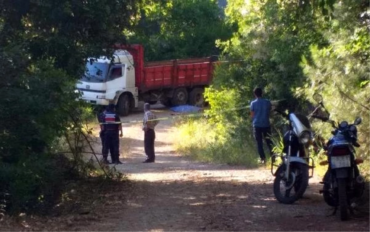 Kamyonla motosiklet çarpıştı: Anne öldü, oğlu yaralandı