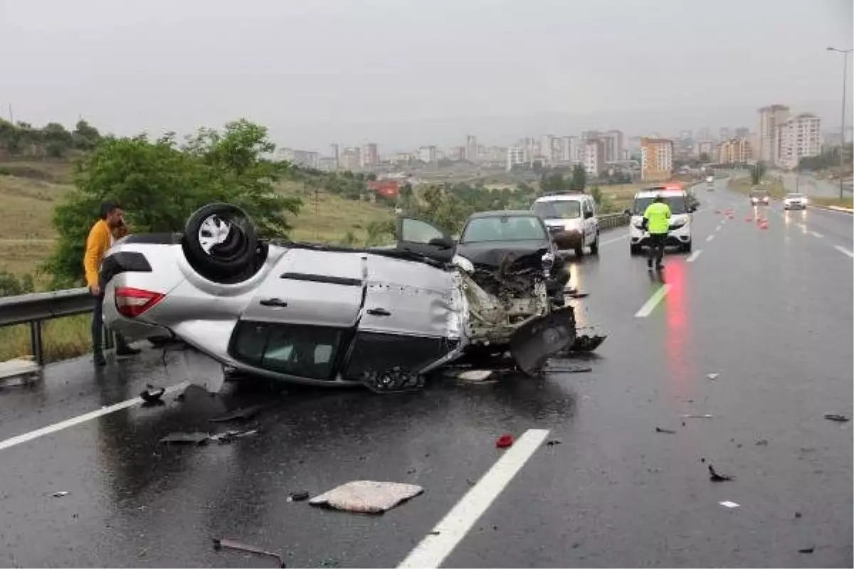 Kayseri\'de iki otomobil çarpıştı: 2 yaralı