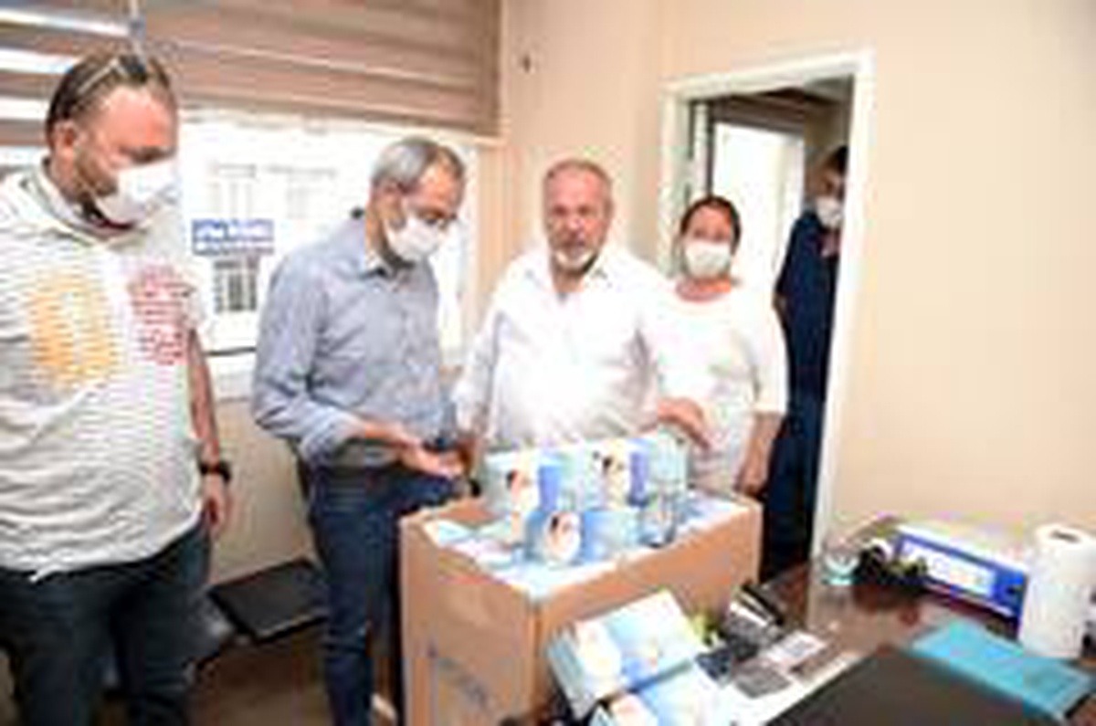 Son dakika haberi... Tarsus\'ta oda ve derneklere maske desteği sürüyor