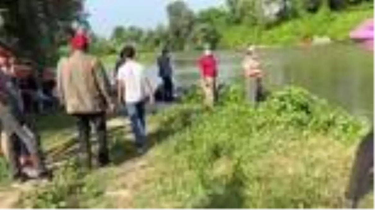Arkadaşlarıyla Sakarya Nehri\'ne giren 13 yaşındaki çocuk kayboldu
