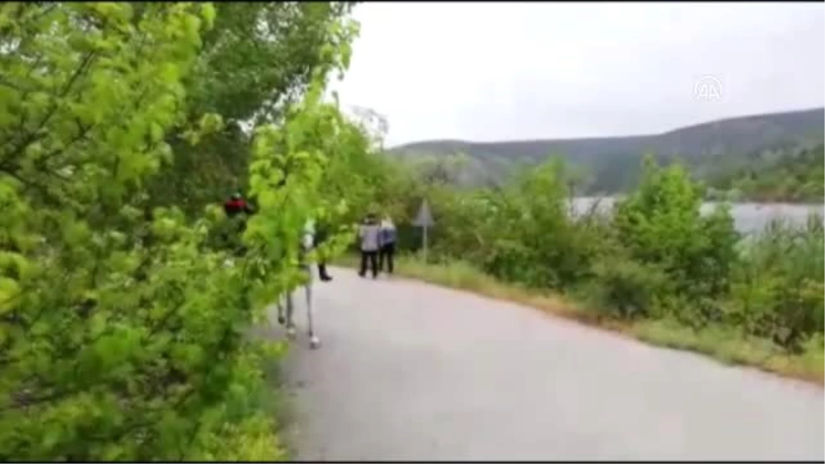 Atlı ve bisikletli polis timlerinden Eymir Gölü\'nde sosyal mesafe denetimi